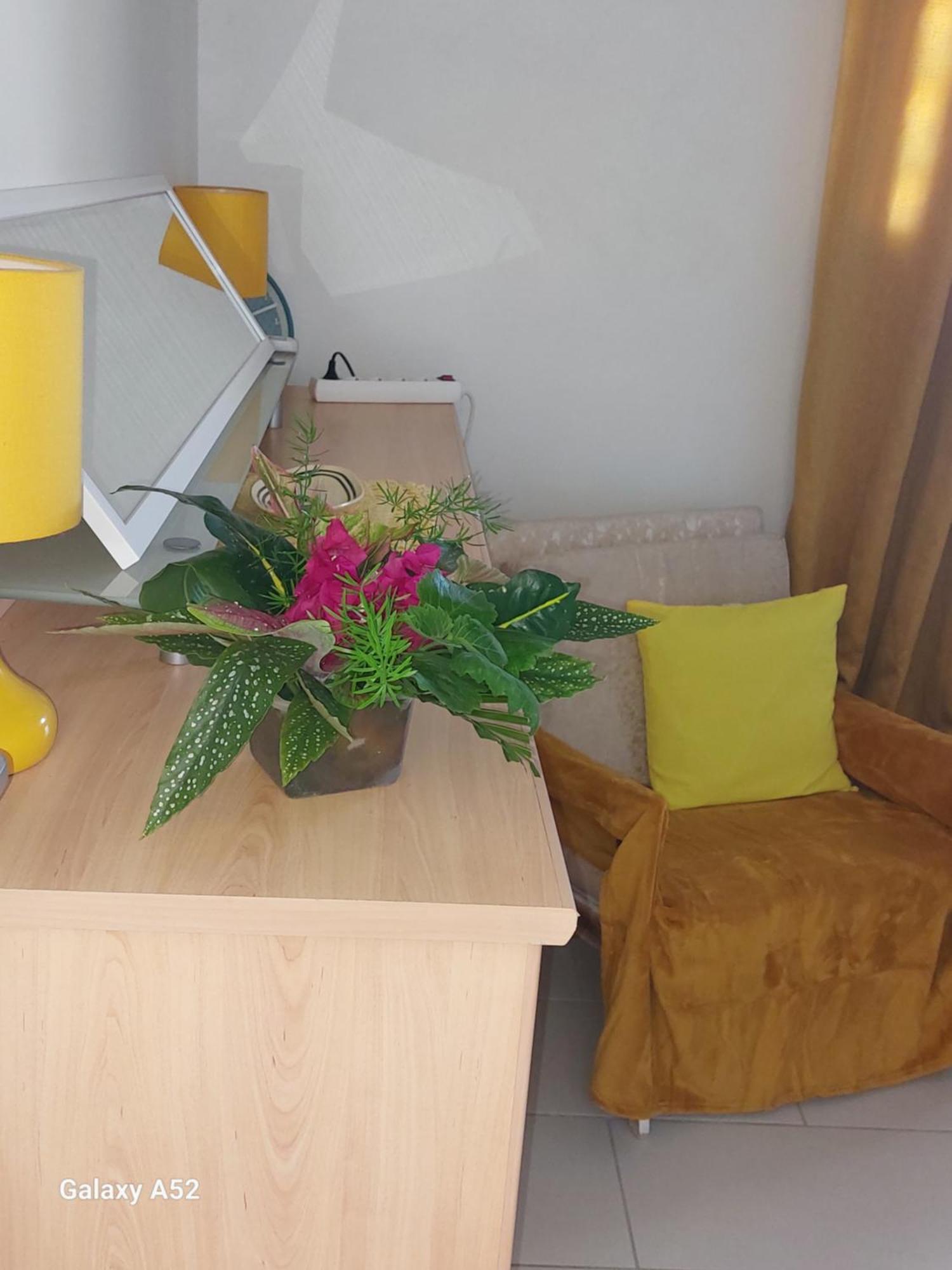 Haut De Villa Agreable Et Paisible Climatise, Wifi Anse-Bertrand Exteriér fotografie